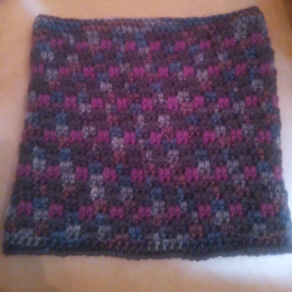 Handcrafted Multicolored Owl Feather Cowl Scarf NEW - Picture 4 of 7